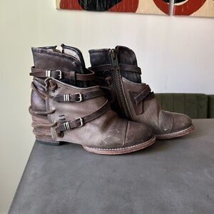 Crue - Brown Leather Ankle Boots with Straps
